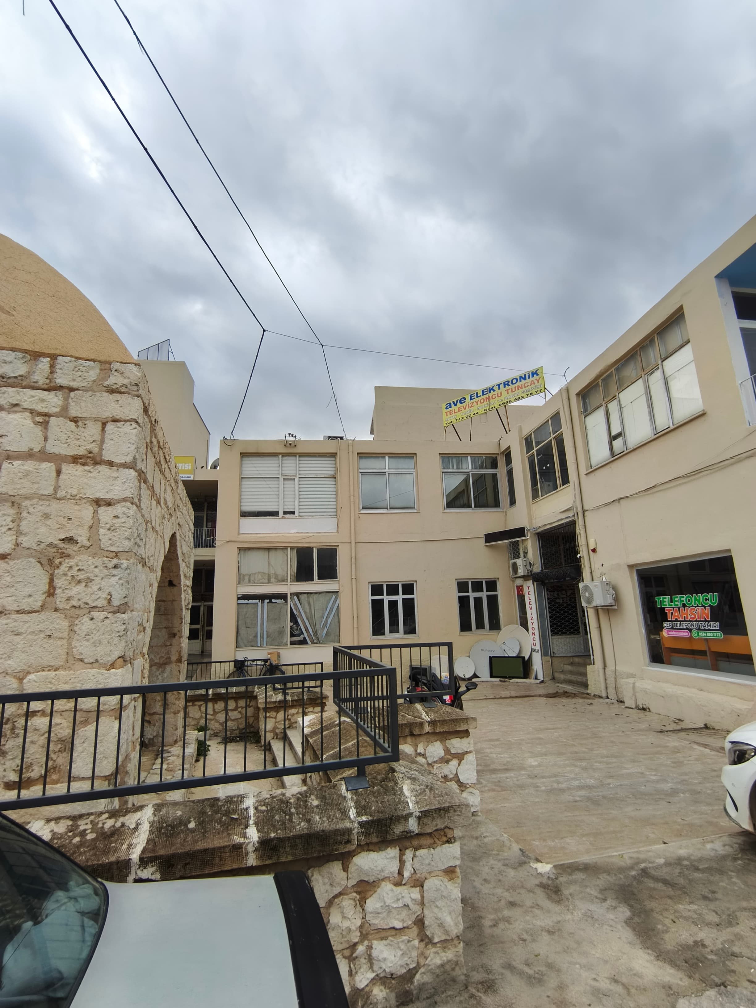 TAŞKÖPRÜ CİVARI İKİ KATLI YENİLENMİŞ SATILIK İŞYERİ 