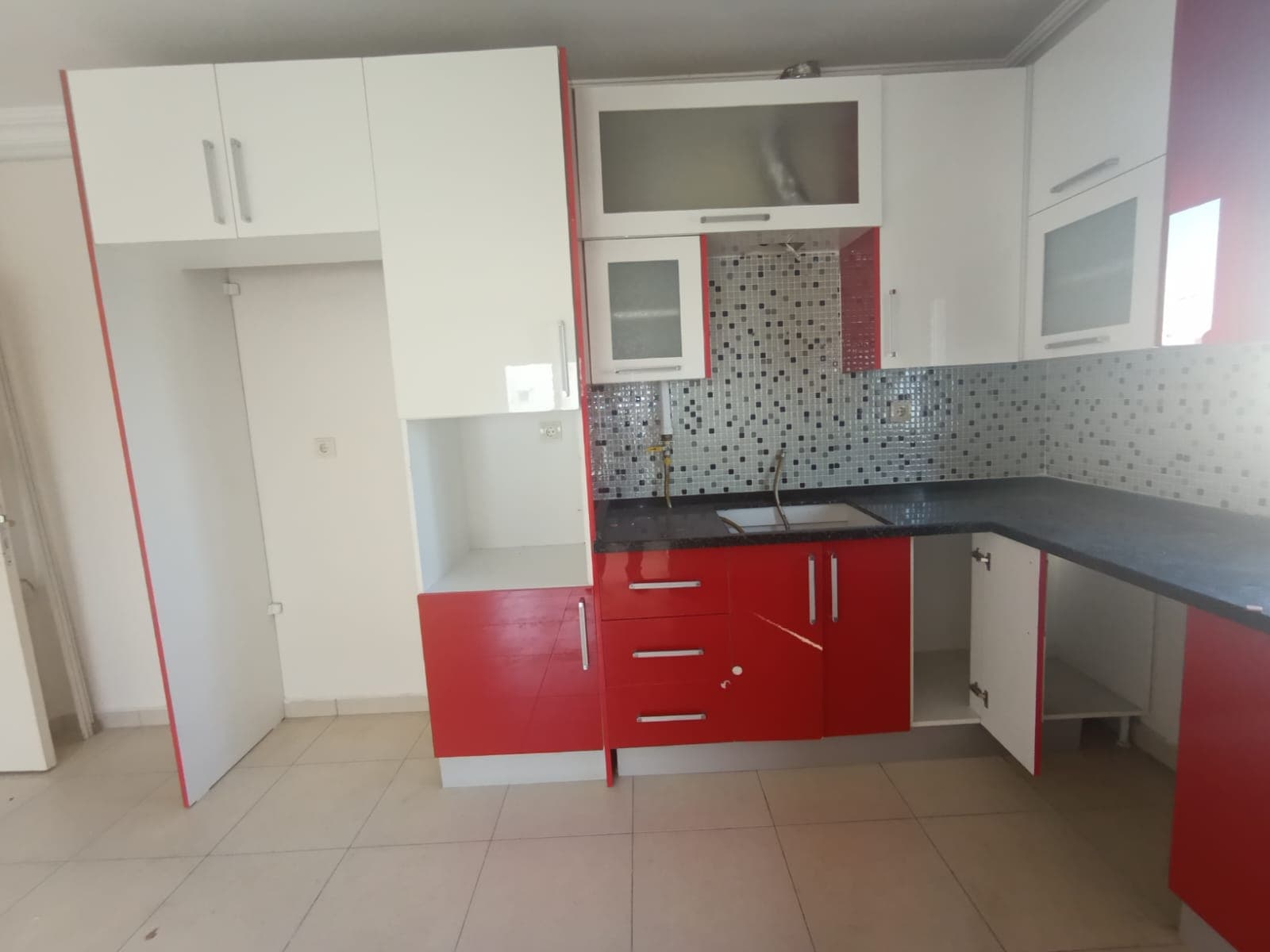 GÖKSU'DA TEBESSÜM SİTESİ'NDE ARA KAT GENİŞ DAİRE - Görsel 4