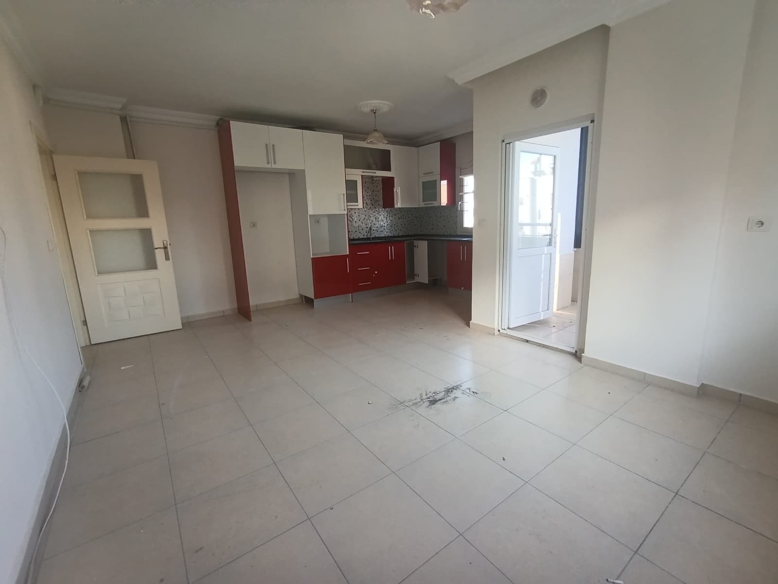 GÖKSU'DA TEBESSÜM SİTESİ'NDE ARA KAT GENİŞ DAİRE - Görsel 2