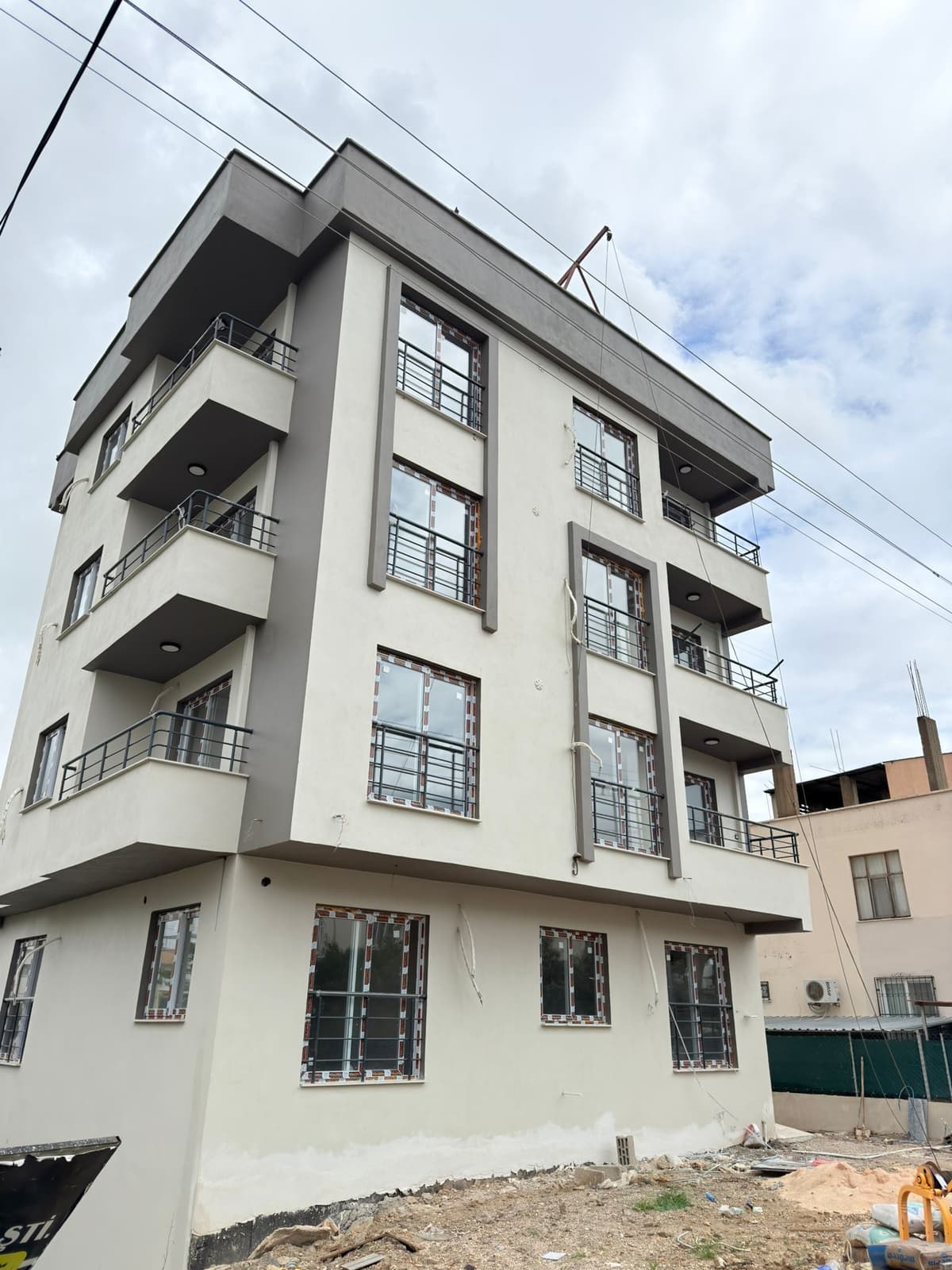 OLBAMED HASTANESİ'NE ÇOK YAKIN KONUMDA ARA KAT SATILIK DAİRE